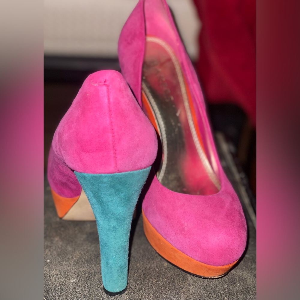 Unique colorful closed heels. Size 7.5